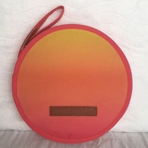 NWOT SunnyLife Picnic Set w/Carrying Case